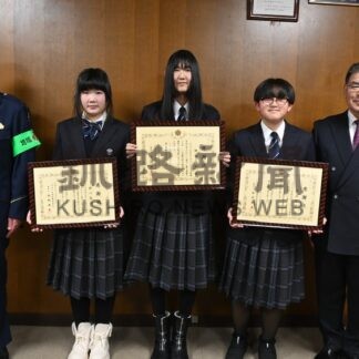 高齢女性、路上で救助　鳥取西中生３人に釧路署感謝状【釧路市】(2024-12-26)