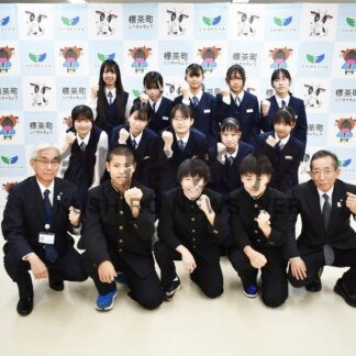 全道３大会健闘誓う　中学生１３人表敬【標茶】(2024-12-20)