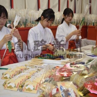 新年へ縁起物作り　根室金刀比羅神社【根室】(2024-12-10)