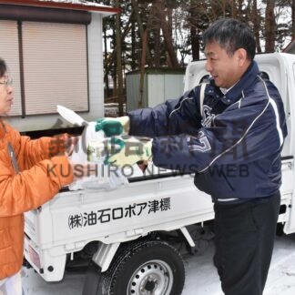 ホタテとバター味わって　標津漁協や農協、２３００世帯に無償配布【標津】(2024-12-10)