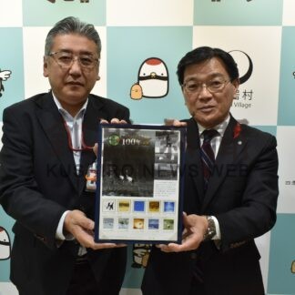 鶴居のタンチョウ題材、オリジナルフレーム切手販売【鶴居】(2024-12-11)