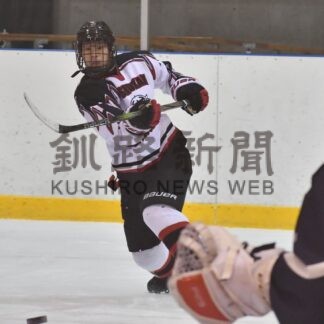 武修館快勝、準決勝へ　全道高校アイスホッケー【帯広】(2024-12-16)