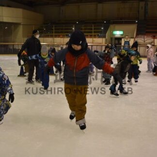 スケート上達へ子供たち七転八起【釧路市】(2024-12-07)