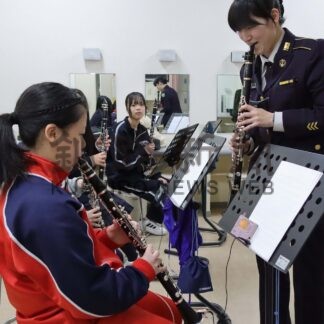 陸自第５音楽隊 ６年ぶりコンサート　中高生に演奏指導も【根室】_1(2024-12-28)