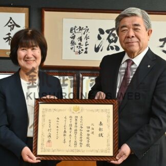 統計功績労田中さんに総務大臣表彰伝達【白糠】(2024-12-31)