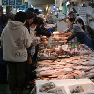 釧路和商市場にぎわう　25日まで「歳の市」【釧路市】(2024-12-22)