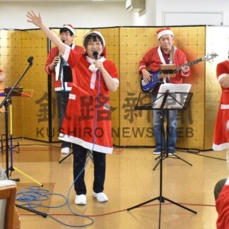 Ｘマス 昭和歌謡を披露　はまなす睦館でＨＯＢＯバンドコンサート【釧路町】(2024-12-26)