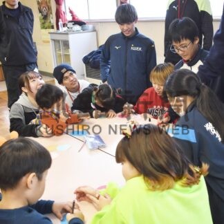 ツリーの工作に挑戦　元町てらこやＸマス会【釧路市】(2024-12-24)