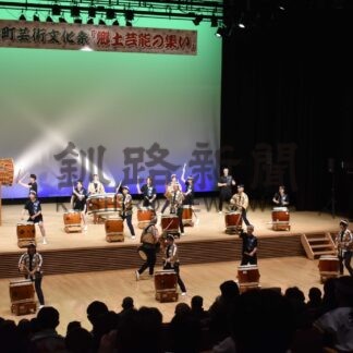 太鼓や踊り 伝統芸能披露　芸術文化祭に８団体【別海】(2024-12-13)