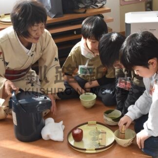 「茶の心」学ぶ　体験で子供たち笑顔【釧路市】(2024-12-21)