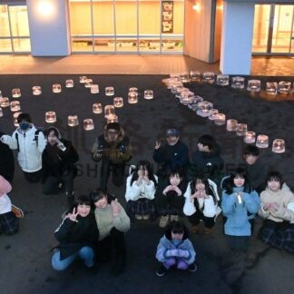 大みそかの神社 幻想的な光で　篝火の会アイスキャンドル作製【白糠】(2024-12-31)