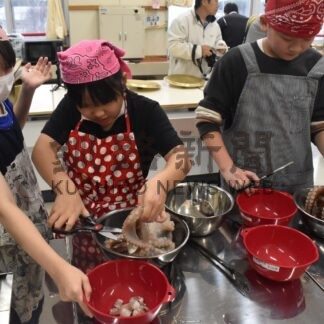 タコの生態や漁学ぶ　おちいし義務教育学校【根室】(2024-12-15)