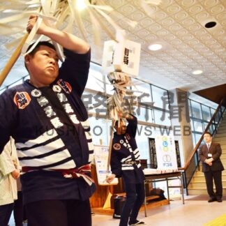 伝統のまとい振り披露　釧路若鳶会【釧路市】(2025-01-07)