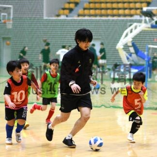 フットサルの技学ぶ　エスポ選手講師にクリニック【釧路市】(2025-01-19)