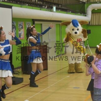 飲酒運転の撲滅訴え　ファイターズガール水落姉妹、交通安全教室【羅臼】(2025-01-27)