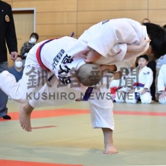 柔道小学 太平洋武徳館、中学 釧共栄制す　全道少年優勝大会釧根地区予選【釧路市】(2025-01-20)