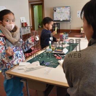 紙工作楽しんで　芸術館無料開放【釧路市】(2025-01-05)