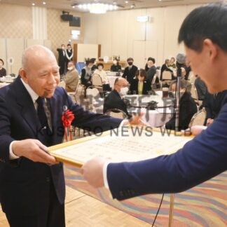 民生委員児童委員で長年尽力　宮脇さんに大臣表彰伝達【釧路市】(2025-01-11)