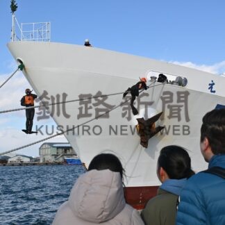 厳寒の中海難事故に備え　釧路海保が年頭訓練【釧路市】(2025-01-05)