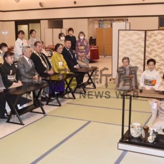 「初点」で今年一年の精進誓う　茶道裏千家淡交会根室支部【根室】(2025-01-20)