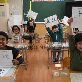 児童生徒元気に登校　最終学期スタート【釧路市】(2025-01-16)