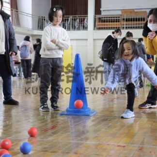 さまざまな遊び楽しむ　北斗小で初の交流レク【根室】(2025-01-16)