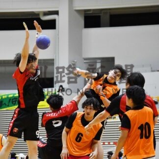 大学生ら即席チームで参加　ハンドボール会長杯【釧路市】(2025-01-07)