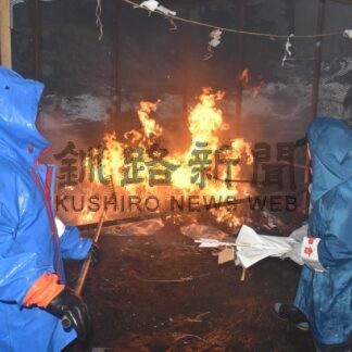 どんど焼きで無病息災　金刀比羅神社【根室】(2025-01-08)