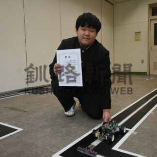 吉田さん 全国入賞目指す　釧工業高１年、マイコンカーラリー出場【釧路市】(2025-01-07)