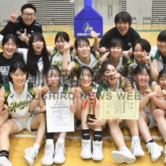 北陽アベックＶ　男子連覇、女子４年ぶり　釧新バスケＵ１８【釧路市】_1(2025-01-21)