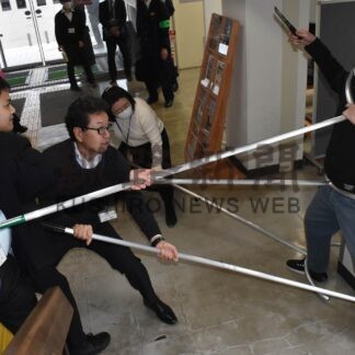 振興局に不審者想定訓練　年末の事件受け対応学ぶ【根室】(2025-02-01)