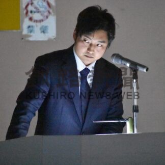 佐藤さん釧路管内代表に　和牛の受精卵移植説明　農業青年実績発表【標茶】(2025-01-07)