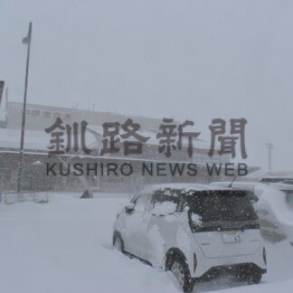 釧根大雪 生活直撃　住民、雪かきに汗_2(2025-02-05)