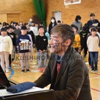 卒業歌「一歩前へ」完成　木原さんと湖畔小児童制作【釧路市】(2025-02-15)