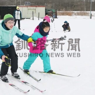 歩くスキー「面白い」　山花小中生、大学生と交流【釧路市】(2025-02-28)