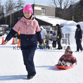 仮装そり大会 速さ競う　スキー場まつりもにぎわう【標津】_1(2025-02-19)