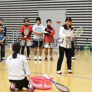 ソフトテニスのこつ伝授　小中高生に講習　ヨネックス、日体大４選手【釧路市】(2025-02-18)