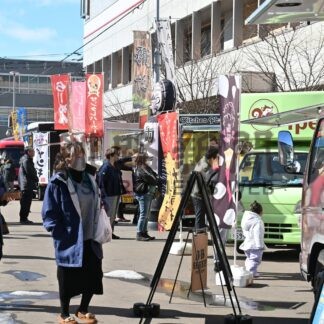 寒空の下 キッチンカー集結　あすまでグルメまつり【釧路市】(2025-02-22)