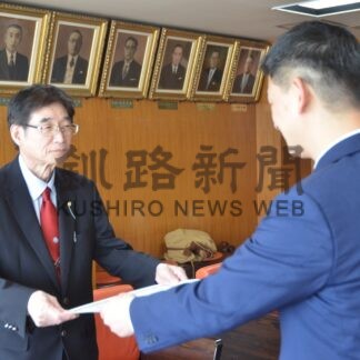 人材確保等優良企業第１号はヨシオカ薬局　釧路市が表彰【釧路市】(2025-02-14)