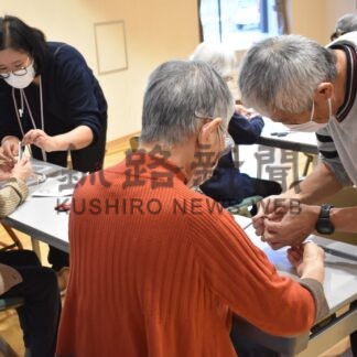 ときわ台ヒルズの入居者、クラフト体験　辻野さん講師に【釧路市】(2025-02-22)