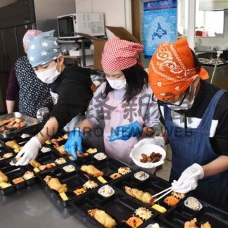 地元海産物でお弁当　調理現場見学、体験　おちいし３、４年生【根室】(2025-02-25)