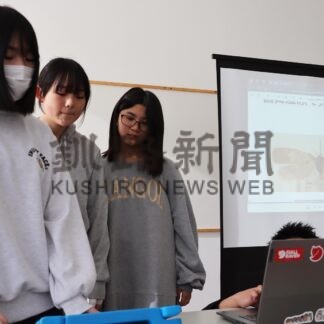 地区住民らに湿原特徴紹介　歯舞学園児童【根室】(2025-02-17)