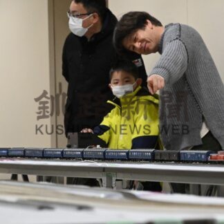 今昔鉄道車両 模型駆ける　運転会、実際の編成も再現【釧路市】(2025-02-24)