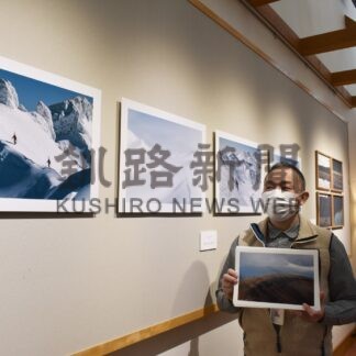 冬景色の美しさ感じて　町在住の鑓野目さん写真展、トークも【弟子屈】(2025-02-25)