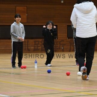 ボッチャで交流楽しむ　各スポーツ少年団が参加【白糠】(2025-03-16)