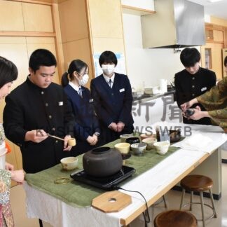 茶道で日本文化に触れる　阿寒中【釧路市】(2025-03-08)