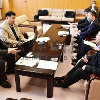 議会改革で意見交換　２市議、公立大准教授らと【釧路市】(2025-03-23)