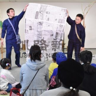 道具使い「風」表現　劇団風の子北海道が公演【釧路市】(2025-03-22)