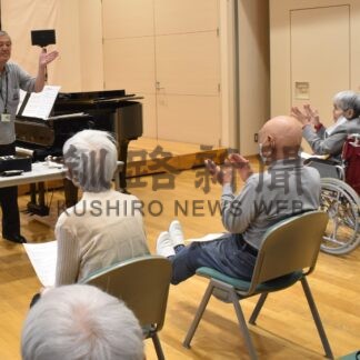 「音楽の集い」入居者楽しむ　ときわ台ヒルズ【釧路市】(2025-03-29)