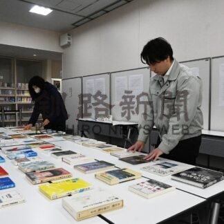 平和の尊さ考える　中央図書館で感想文など展示【釧路市】(2025-03-26)